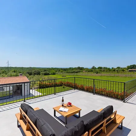 Beautiful With Pool In Villa