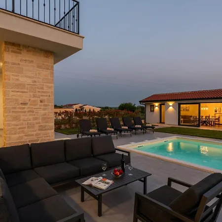 Villa Beautiful With Pool In