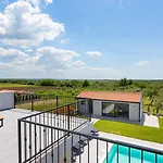Villa Beautiful With Pool In