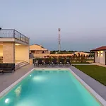 Villa Beautiful With Pool In Brtonigla