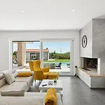 Beautiful With Pool In