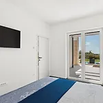 Villa Beautiful With Pool In Brtonigla