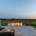 Villa Beautiful With Pool In