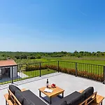 Beautiful With Pool In Villa *