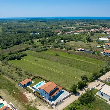 Beautiful With Pool In *