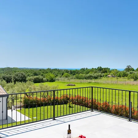 Villa Beautiful With Pool In