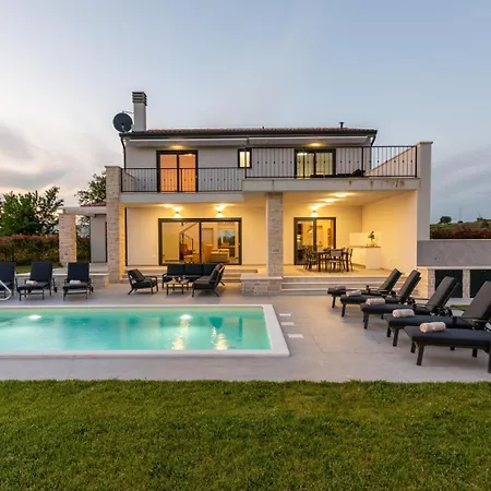 Beautiful With Pool In *