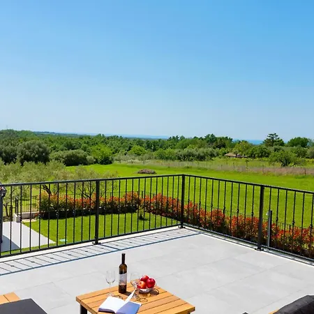 Villa Beautiful With Pool In